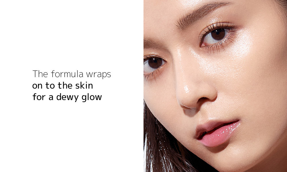 JUNGSAEMMOOL Essential Mool Cream  Close-up of a person's face with text about a skincare formula that wraps onto the skin for a dewy glow